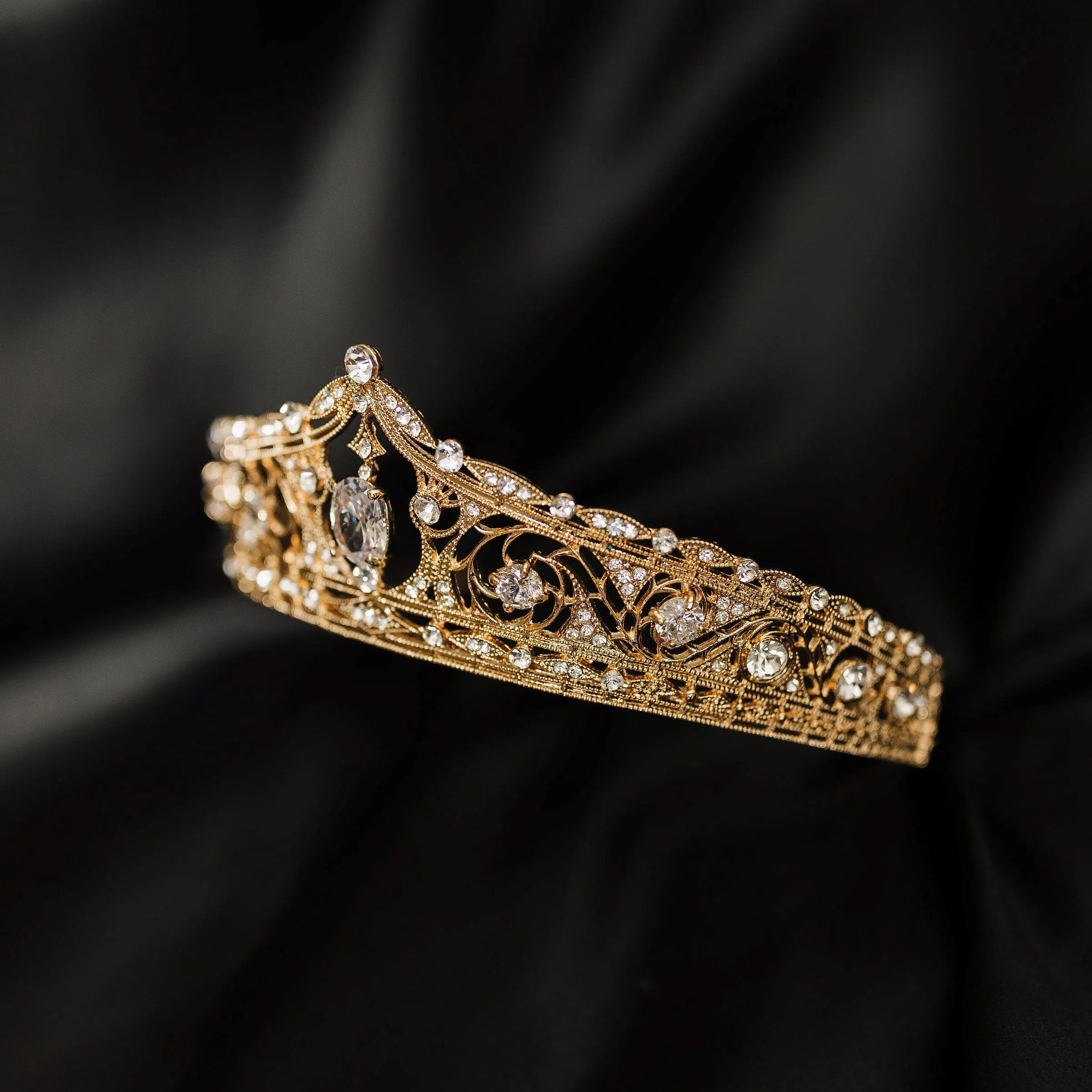 Aria's Tiara in Gold
